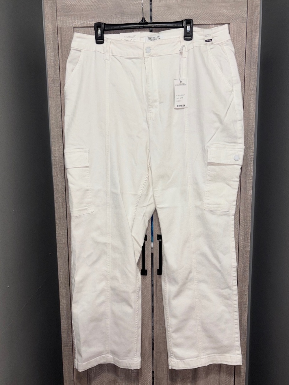 NWT Judy Blue women's cargo pants size 22 white with stretch - Picture 1 of 6